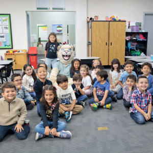 Prepa-students-with-Charlie